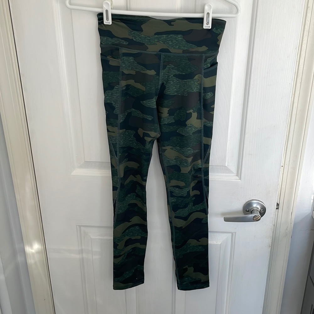 Girls camo leggings size 10-12 from old navy